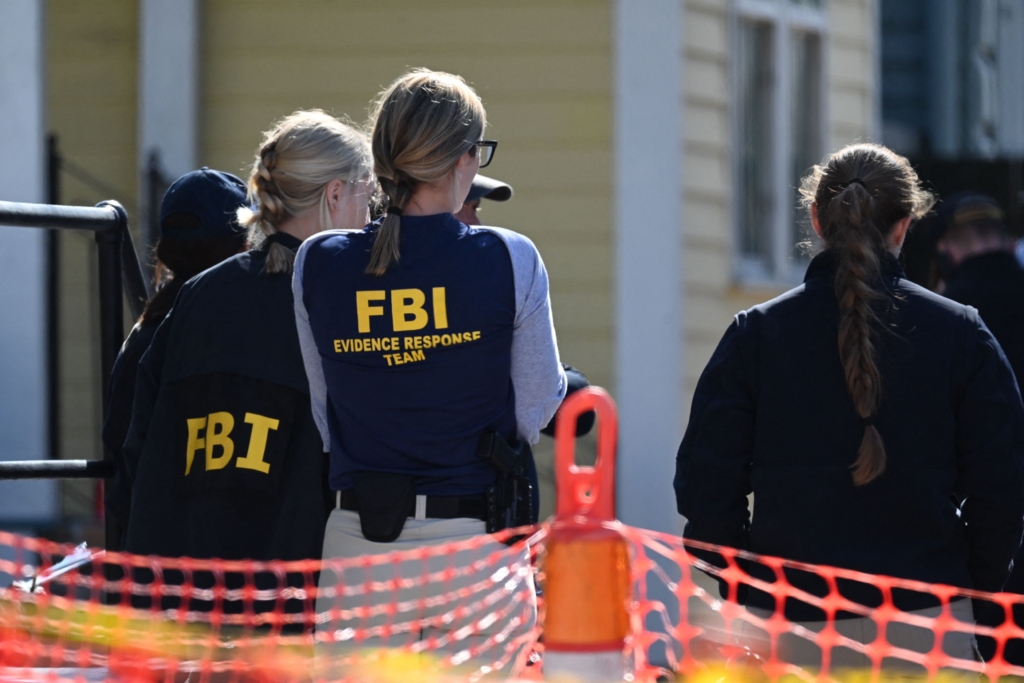 Anchetă DIICOT și FBI: Grupare suspectată că a spălat bani din SUA prin achiziții de lux în România