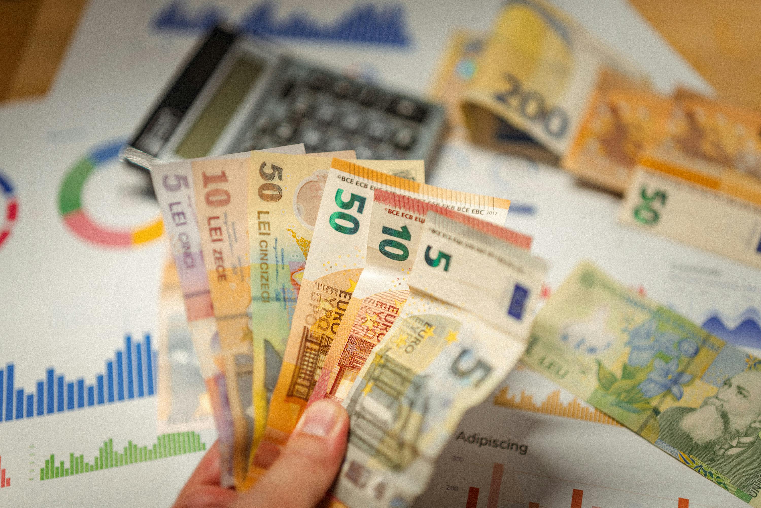 România amână emisiunile de euroobligațiuni până la clarificarea situației politice