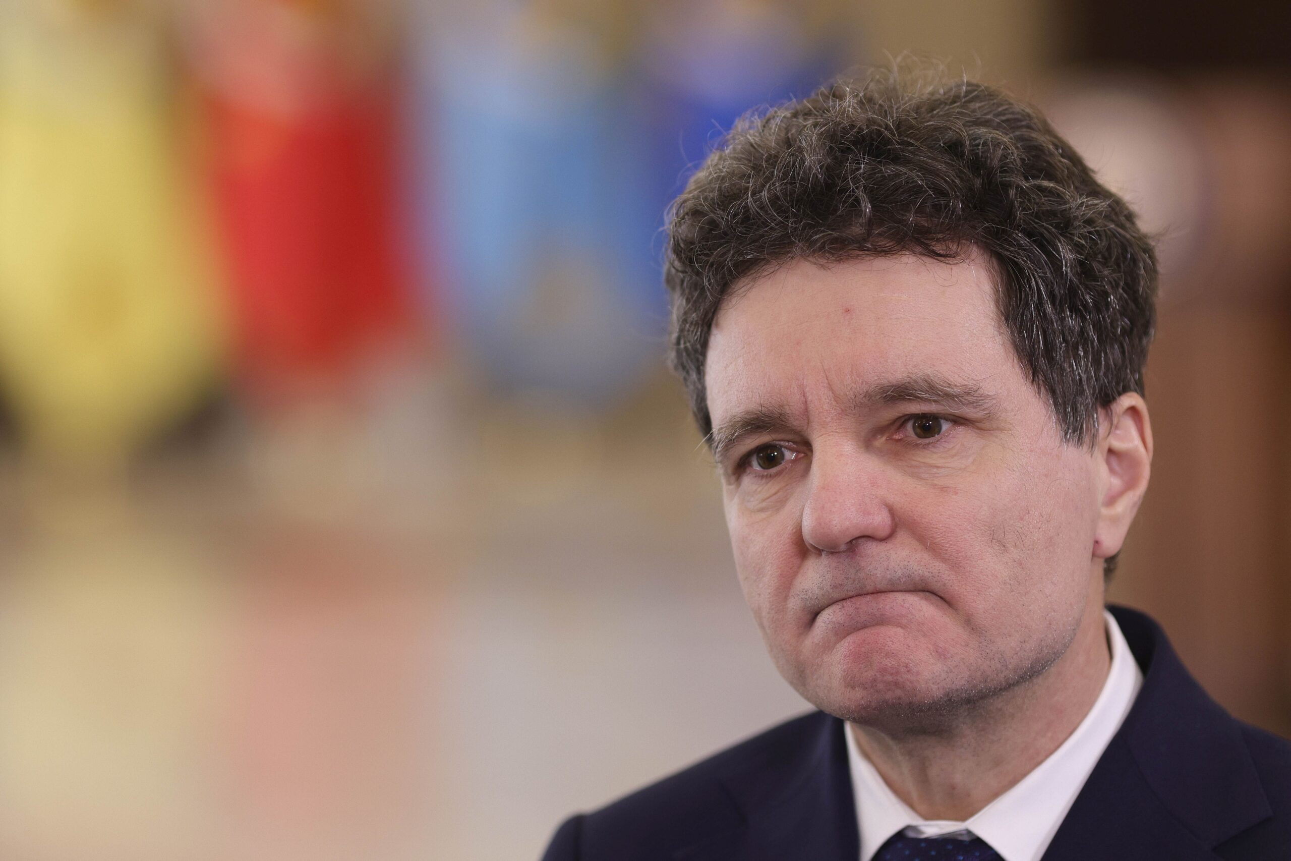 Nicușor Dan estimează că învestirea Guvernului Luca Niculescu va avea loc marți în Parlament