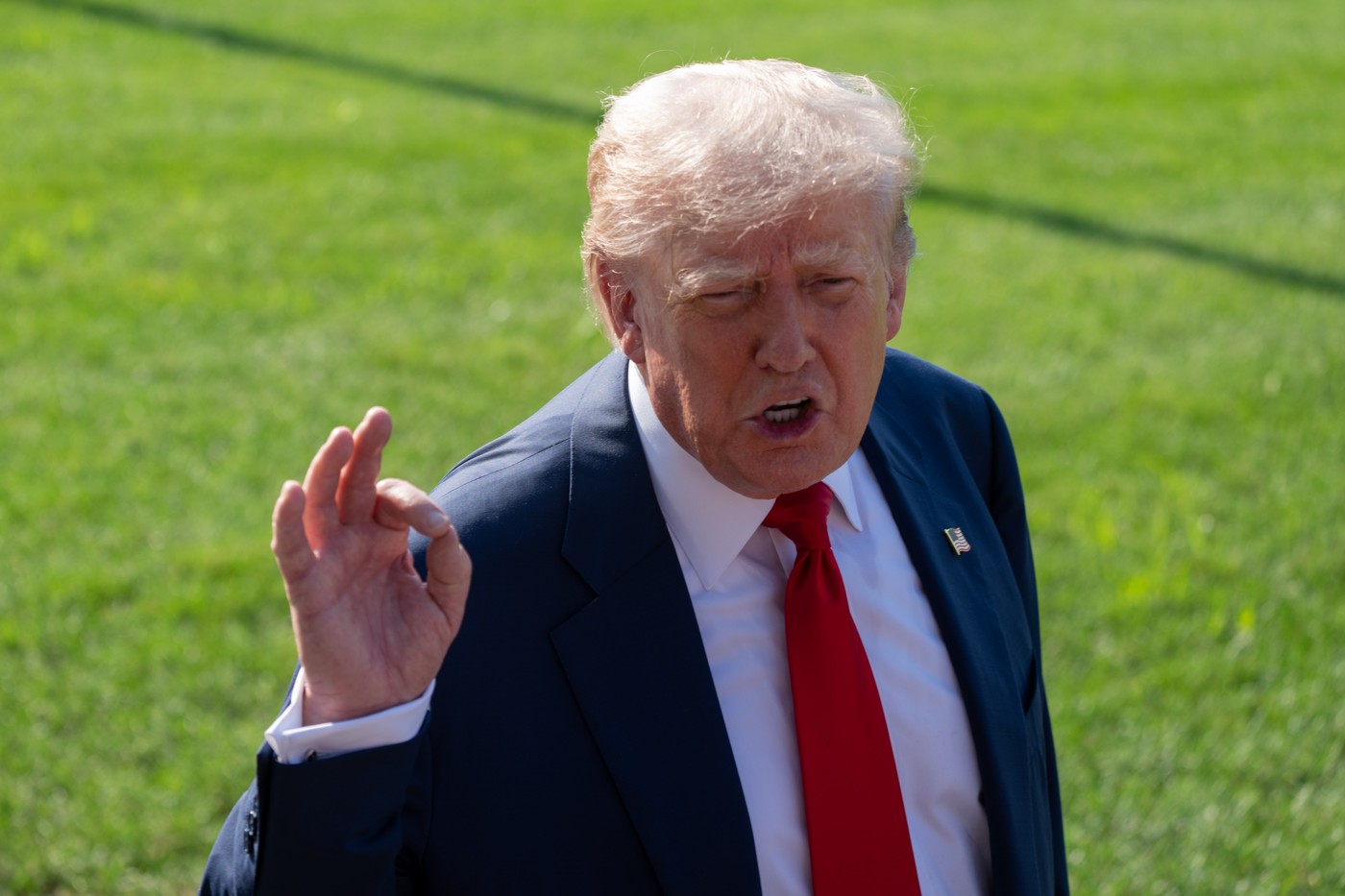 Donald Trump amenință Uniunea Europeană cu taxe vamale și întreruperea comerțului după propunerea lui von der Leyen