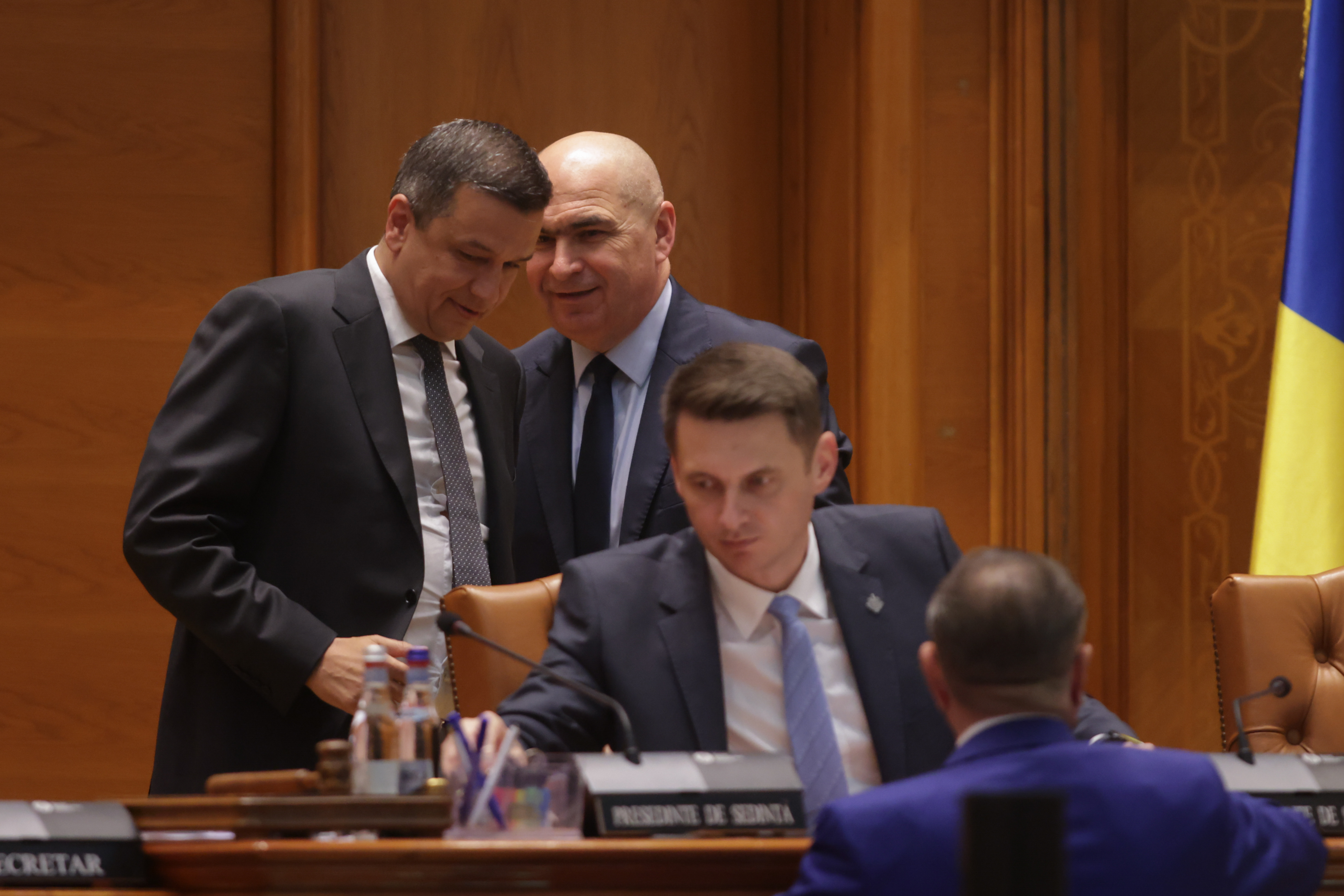Guvernul Luca Niculescu propune listarea pe bursă a unor pachete minoritare de acțiuni la companiile de stat