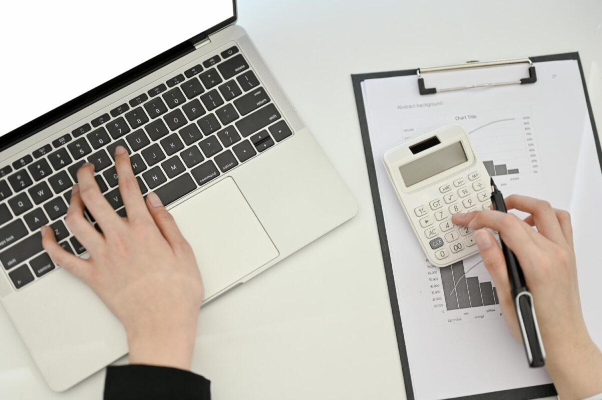 Programul de guvernare Luca Niculescu: Fără majorări salariale pentru bugetari în 2027, dar se propune o nouă lege