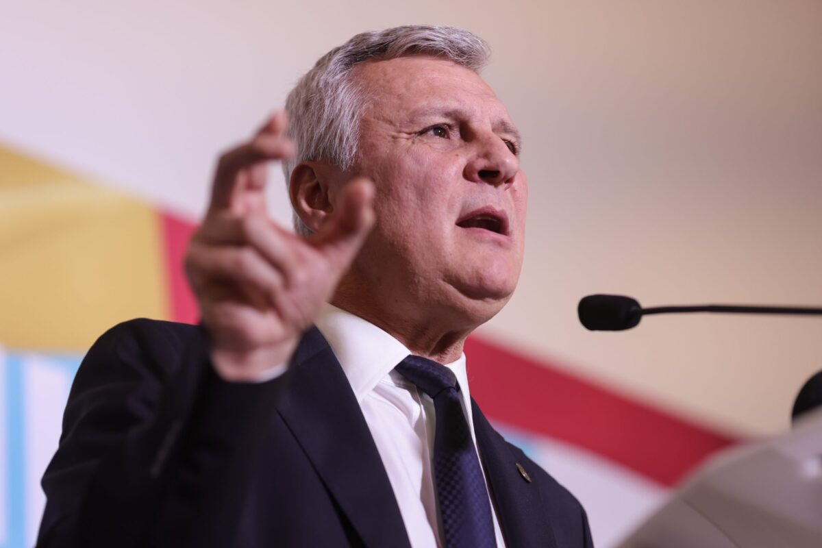 Programul de guvernare Luca Niculescu prevede listarea companiilor de stat, în ciuda restricțiilor propuse de Daniel Zamfir