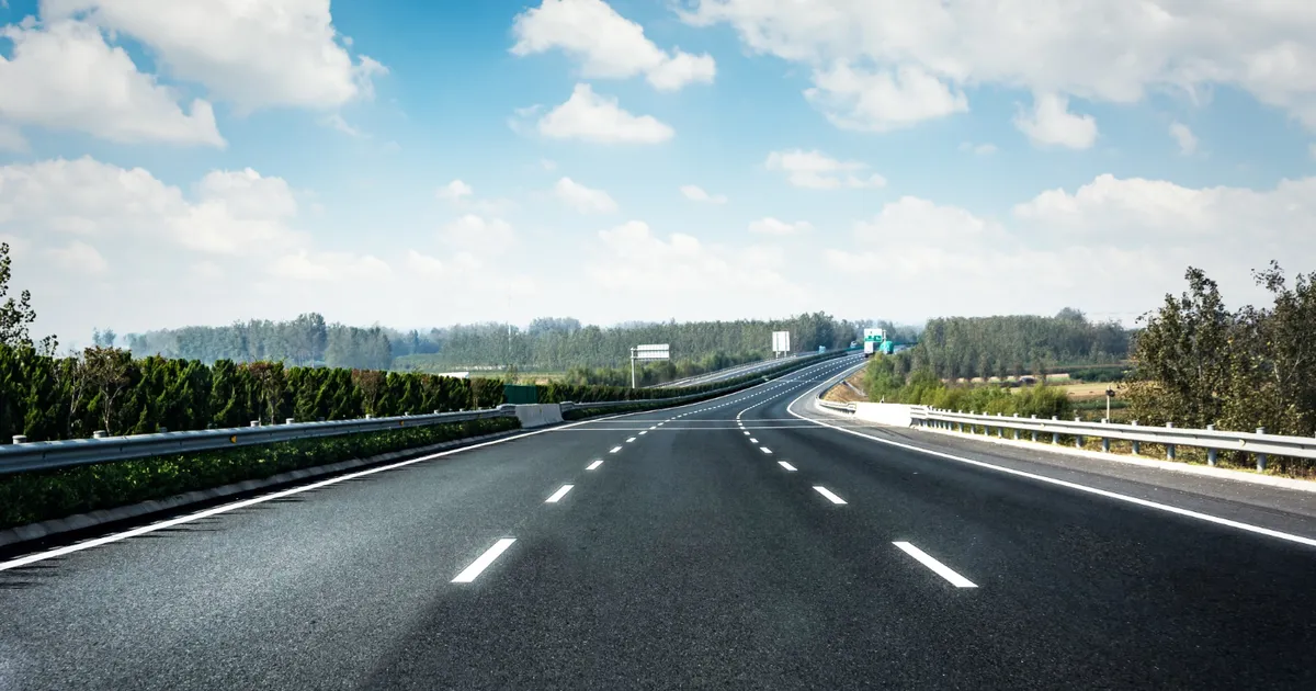 Plan de investiții masiv în infrastructură: 2.000 km de drumuri și autostrăzi până în 2028