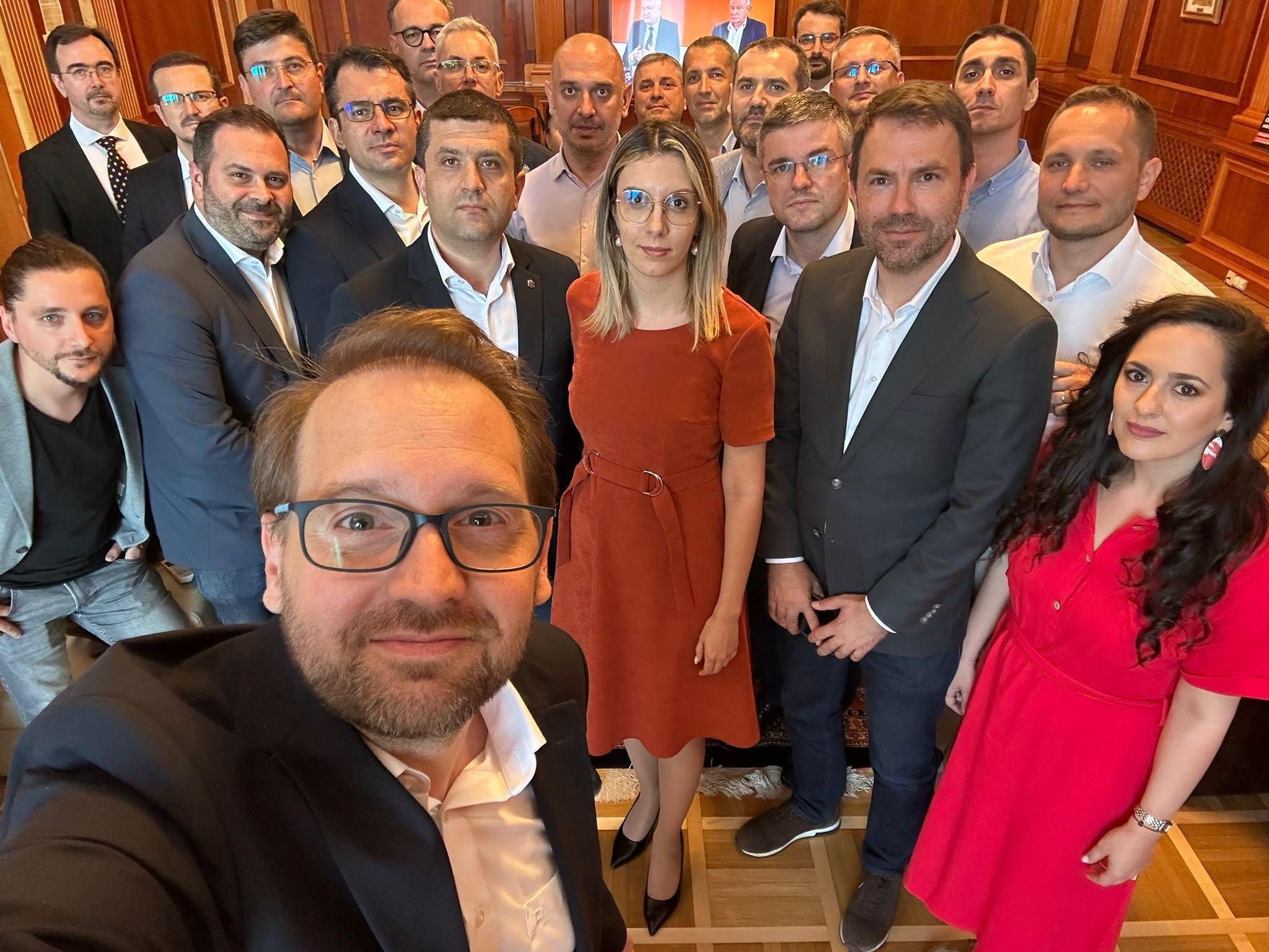 USR decide vineri dacă va susține învestirea Guvernului Luca Niculescu