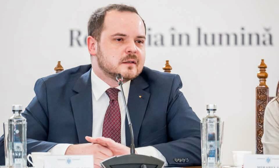 Alexandru Rogobete propune eliminarea CASS pentru mamele din concediu de creștere și veterani