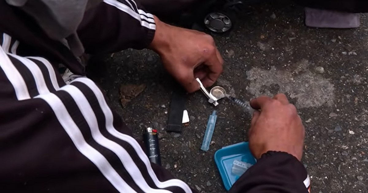 Deținerea drogurilor pentru consum propriu: între sancțiunea penală și necesitatea asistenței medicale