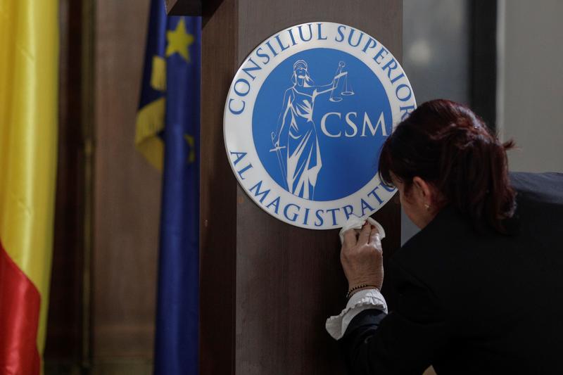 Magistrații care judecă procesul de 1 miliard de euro dintre Guvern și Înalta Curte cer apărarea CSM