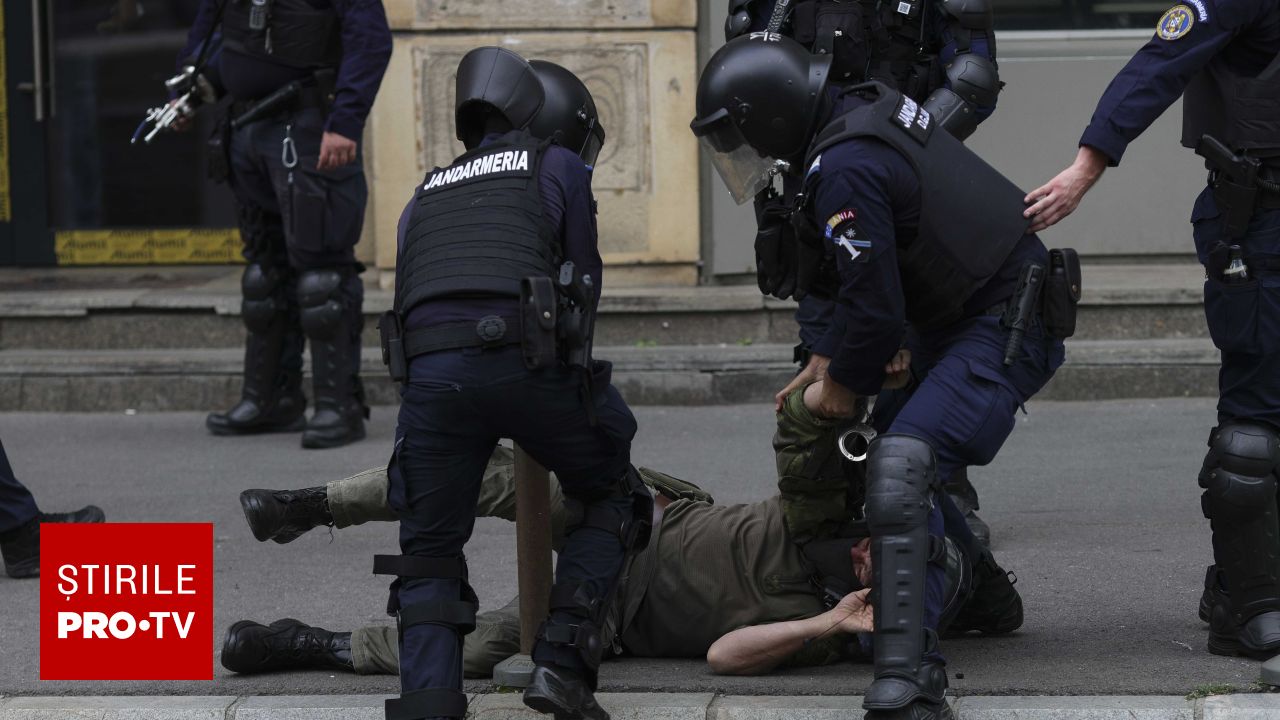 Bilanțul violențelor din Piața Victoriei: Arestări, jandarmi răniți și un pistol găsit în trafic