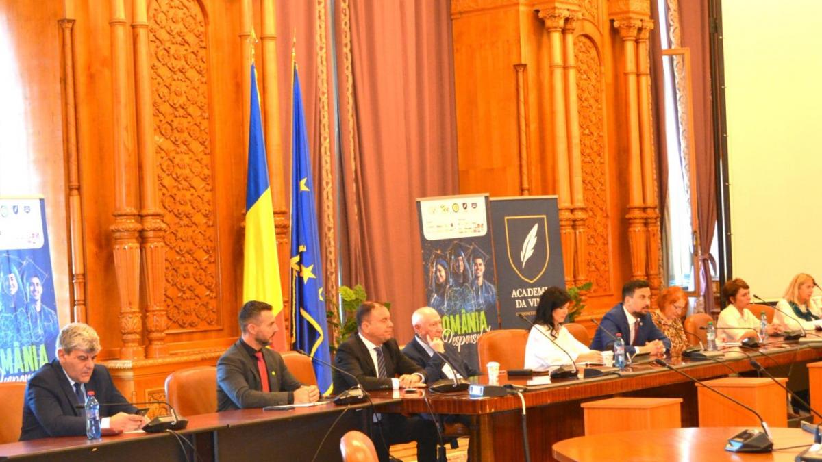 Avertisment de la Camera Deputaților: Școala nu poate fi singurul bastion în fața drogurilor și a manipulării