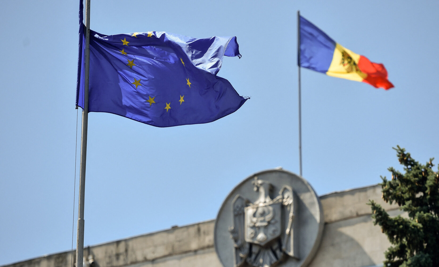 România a încasat de trei ori mai mulți bani de la UE decât a contribuit la bugetul comunitar