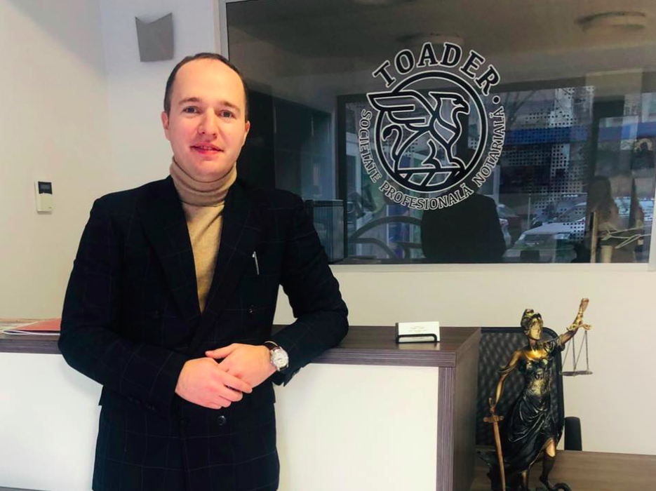 Alexandru Toader, arestat preventiv pentru viol, a fost dus la percheziții la propriul notariat din Iași