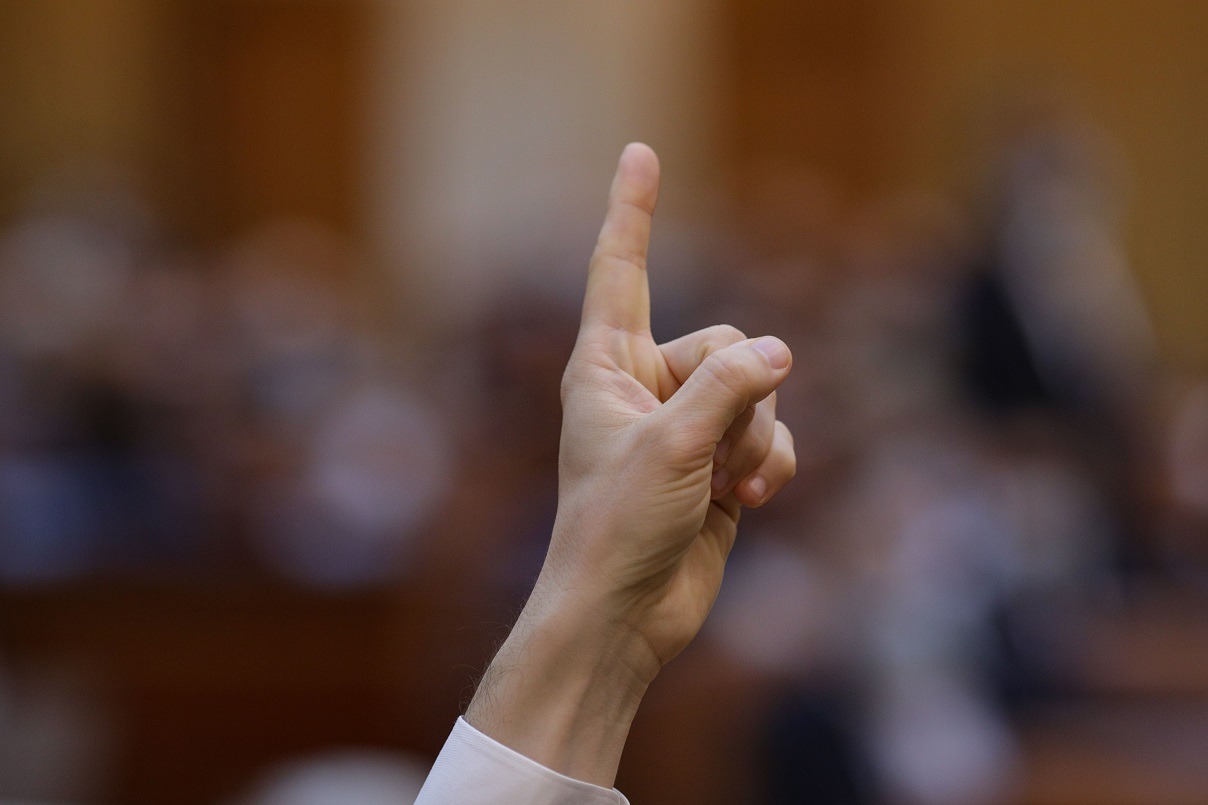 USR acuză PSD și AUR de blocarea chemării ministrului Finanțelor în Parlament