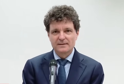 Nicușor Dan trimite la reexaminare legea privind performanța energetică a blocurilor de locuințe
