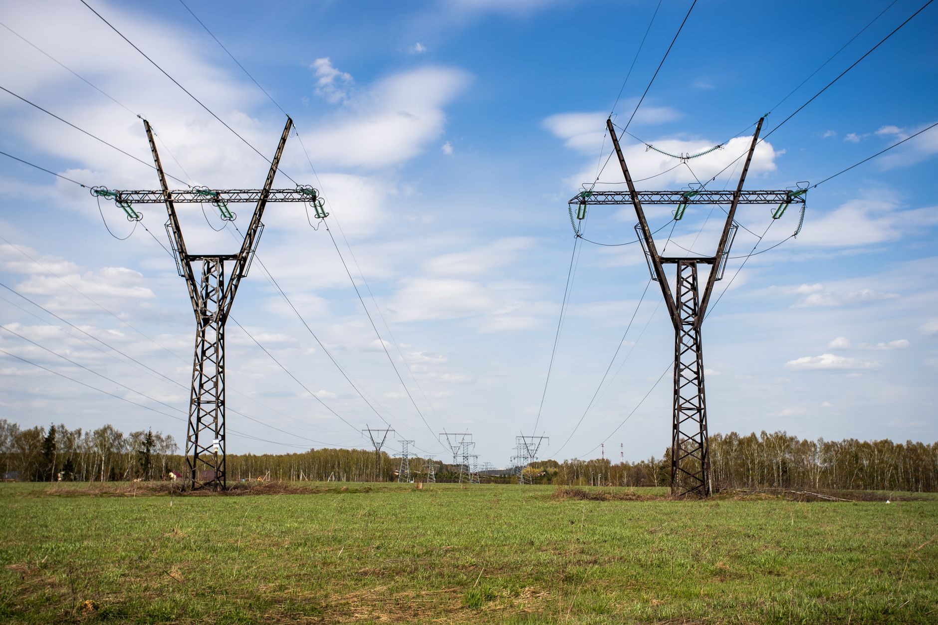 Guvernul prelungește măsura care permite Transelectrica să ia măsuri excepționale pe piața de energie