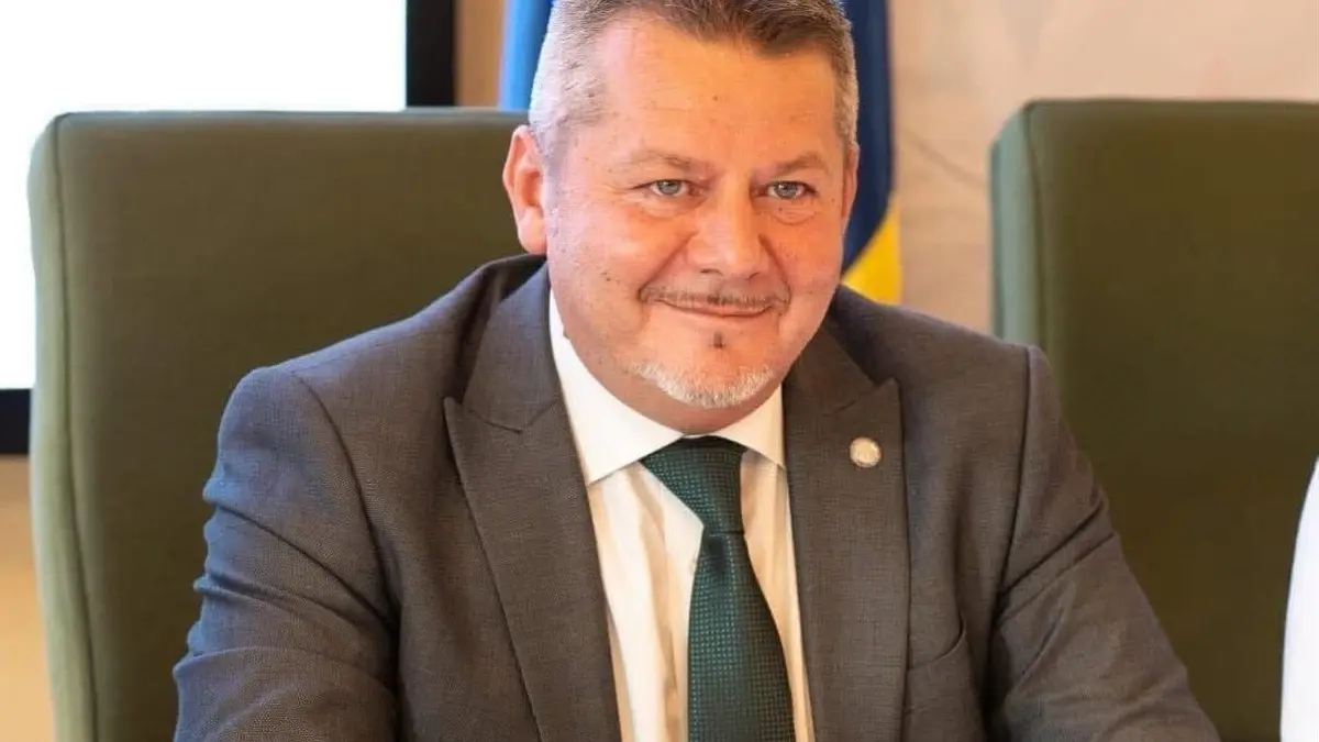 Mihai Fifor apără noul prefect al Aradului, Marius Sulincean, în urma criticilor privind trecutul său profesional