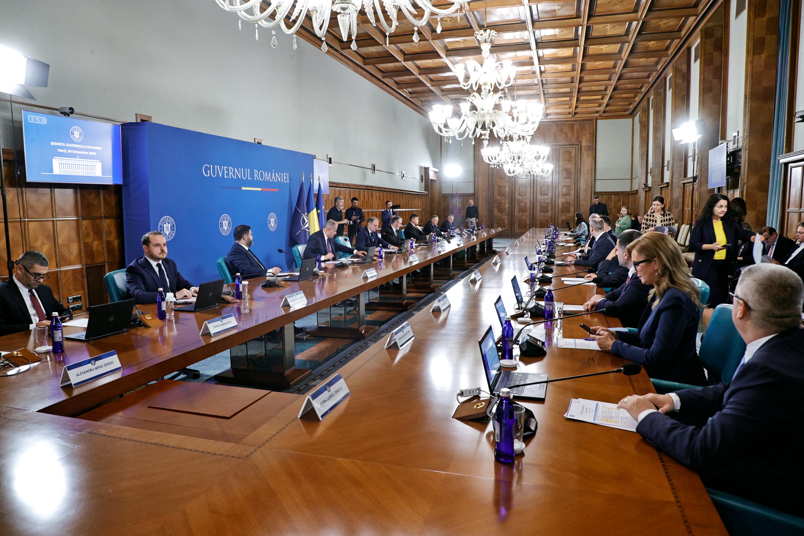 Guvernul a aprobat prima rectificare a bugetului din 2026 pentru finanțarea sănătății și a pensiilor