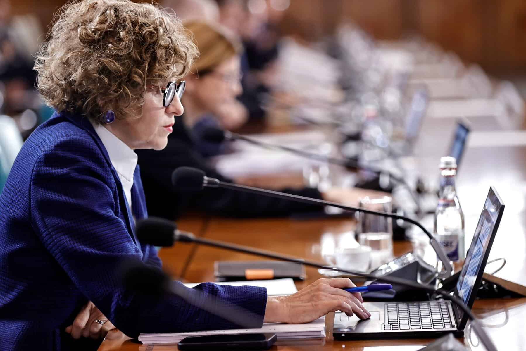 Guvernul vizează restructurarea a peste o mie de întreprinderi publice; Metrorex este sub monitorizare