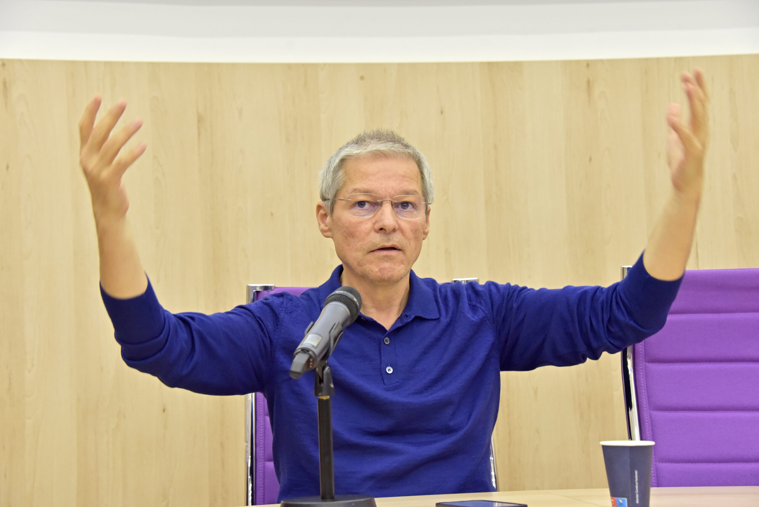 Dacian Cioloș semnalează o tentativă de înșelăciune prin conturi false de social media