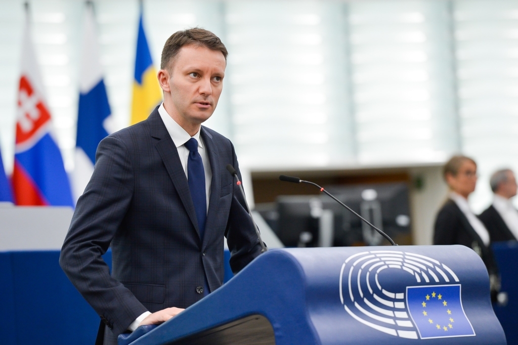 Nicușor Dan a semnat decretul de desemnare a lui Siegfried Mureșan pentru funcția de premier