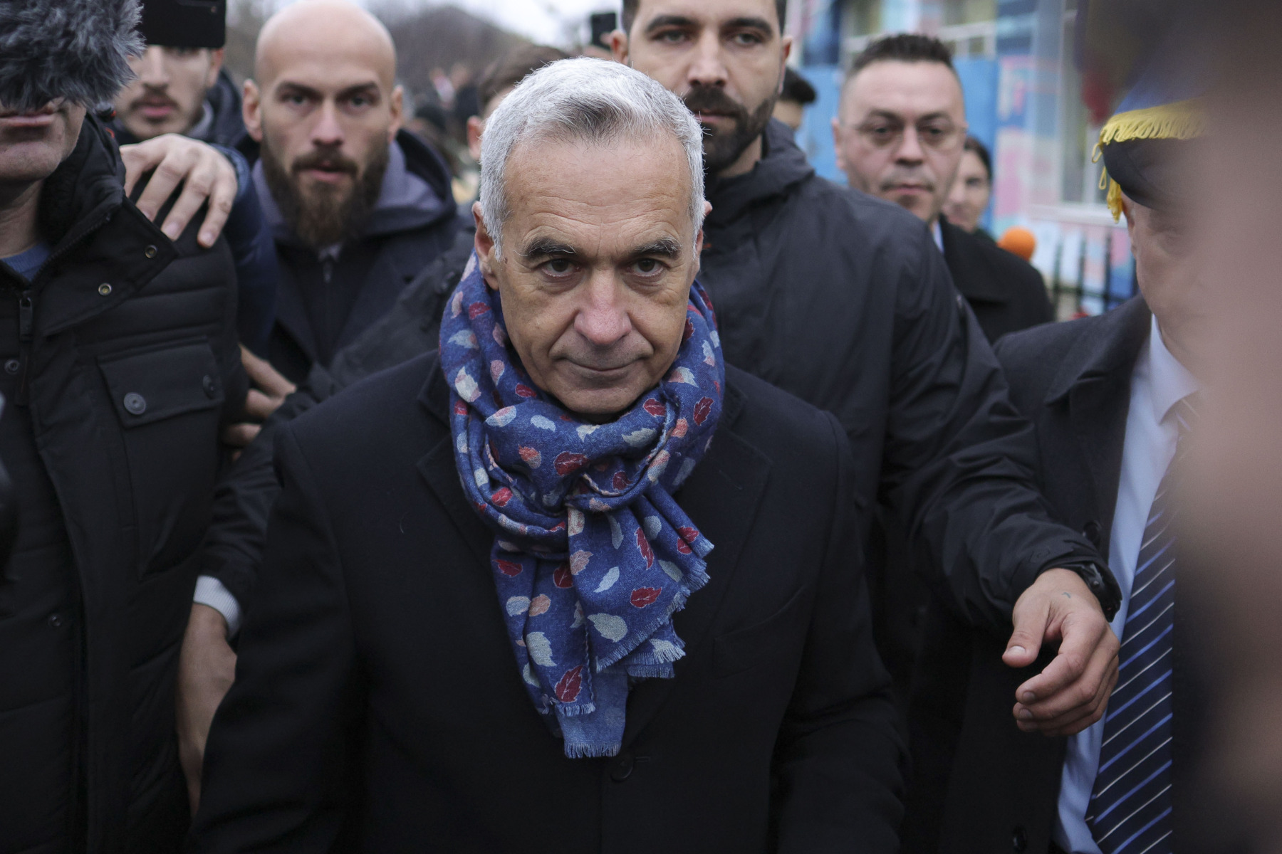 Călin Georgescu a fost ridicat de DIICOT în dosarul unei înșelăciuni de 1,1 milioane de euro