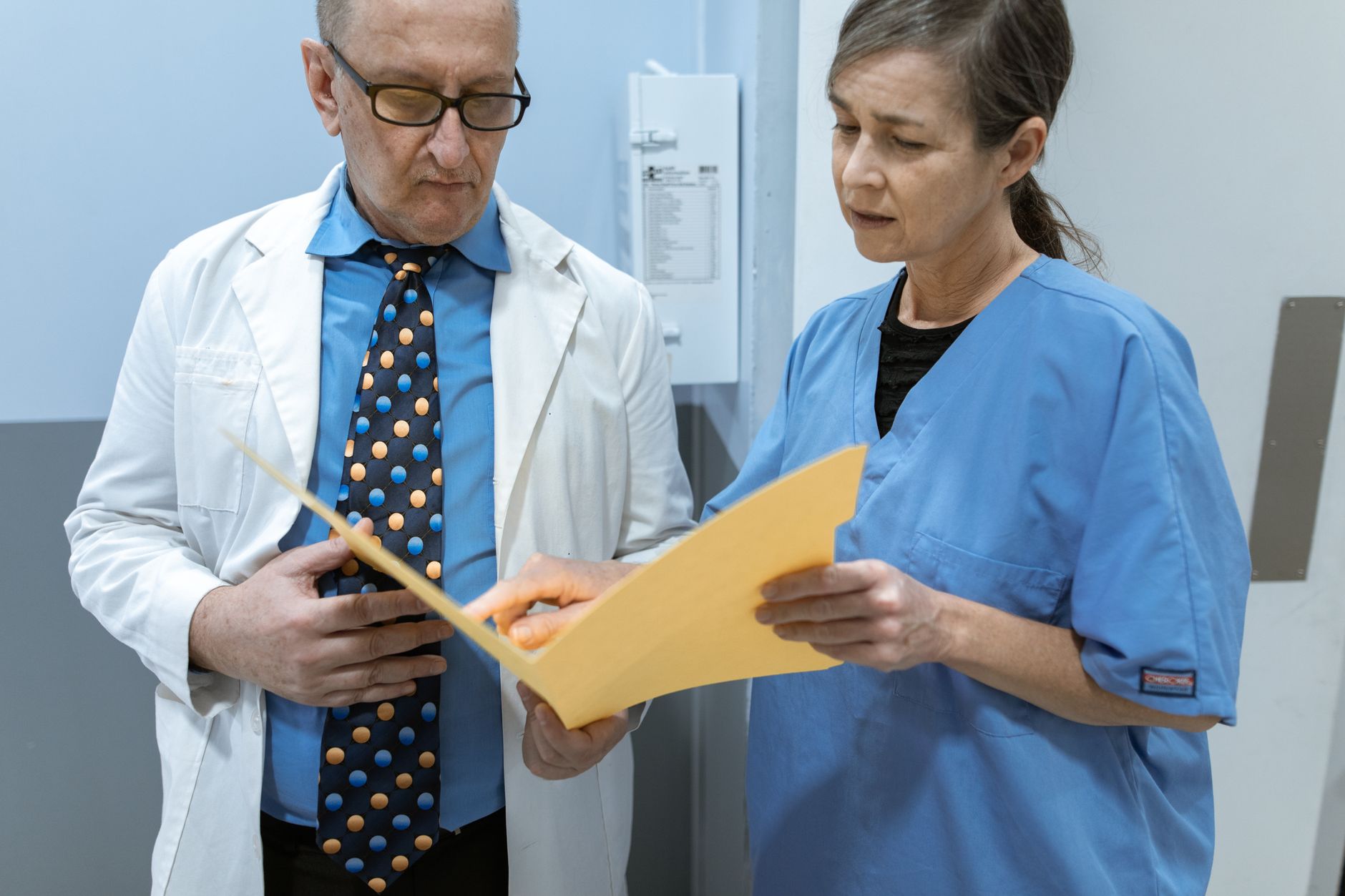 Proiect de lege: Mesajele publicitare despre sănătate vor necesita avizul Colegiului Medicilor