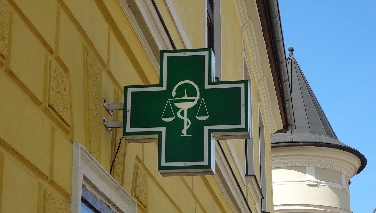 Tranzacție farmaceutică: Lanțul ceh Dr. Max preia 18 farmacii ale grupului Marcos Provit