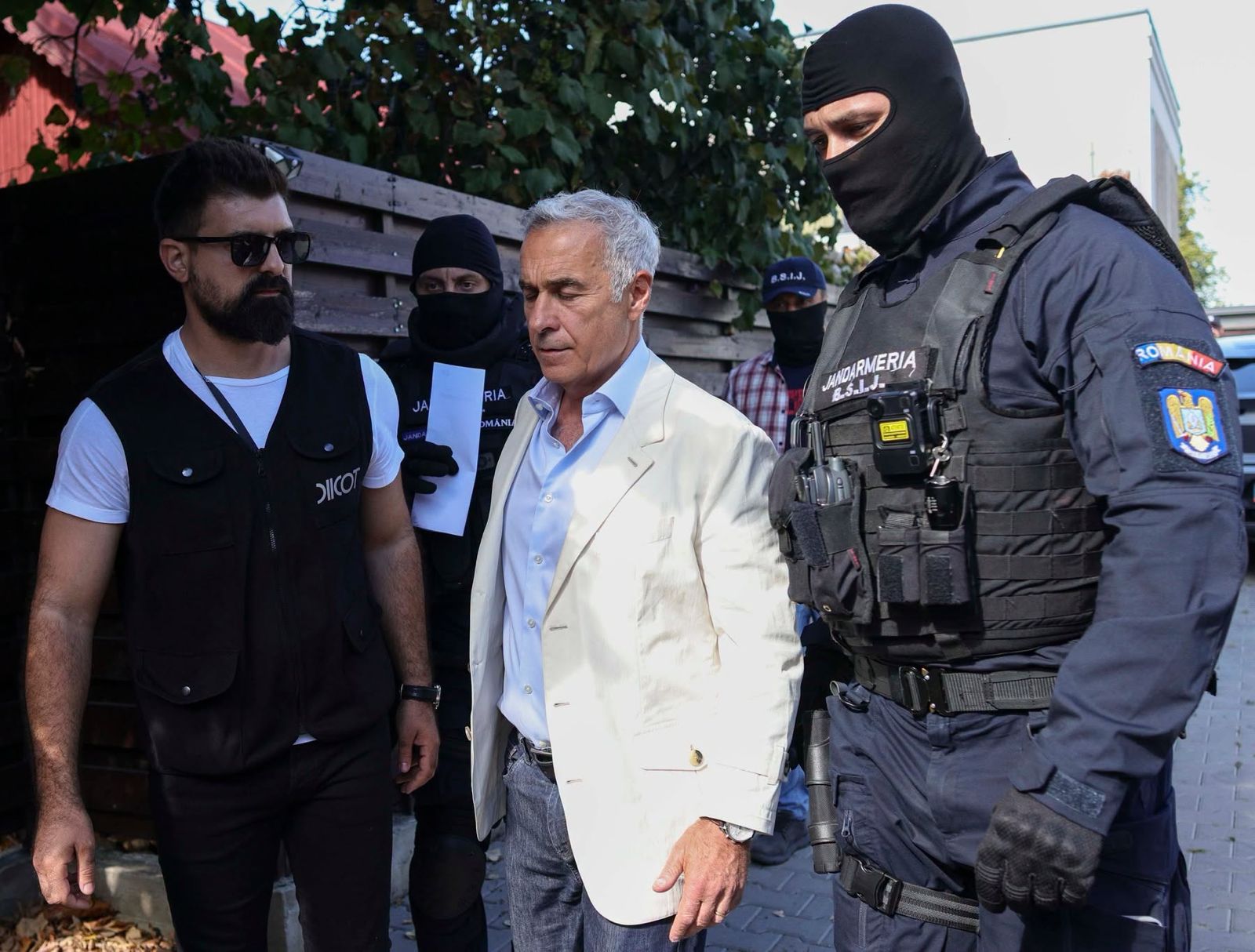 Călin Georgescu a fost adus la DIICOT pentru audieri în dosarul de înșelăciune și grup infracțional