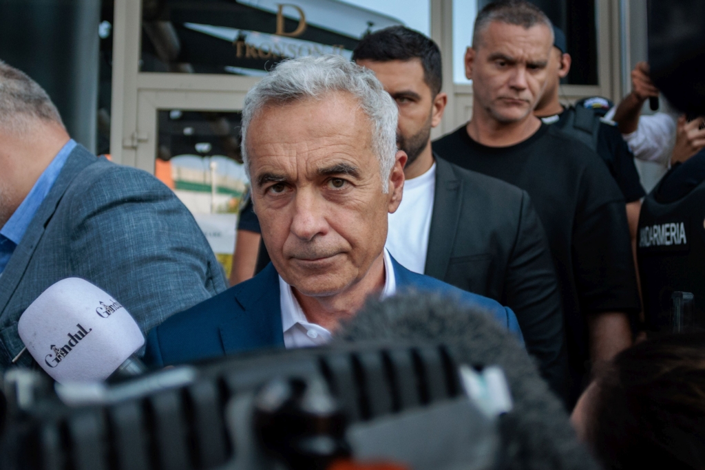 Călin Georgescu a fost scos în cătușe de DIICOT după reținerea pentru înșelăciune