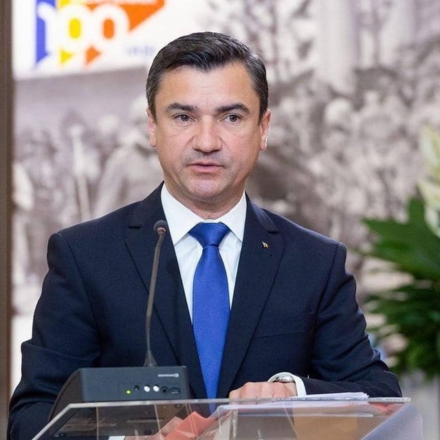 Conflict între primarii Iașiului și Bacăului după instalarea bannerelor cu mesaje despre pistele de biciclete