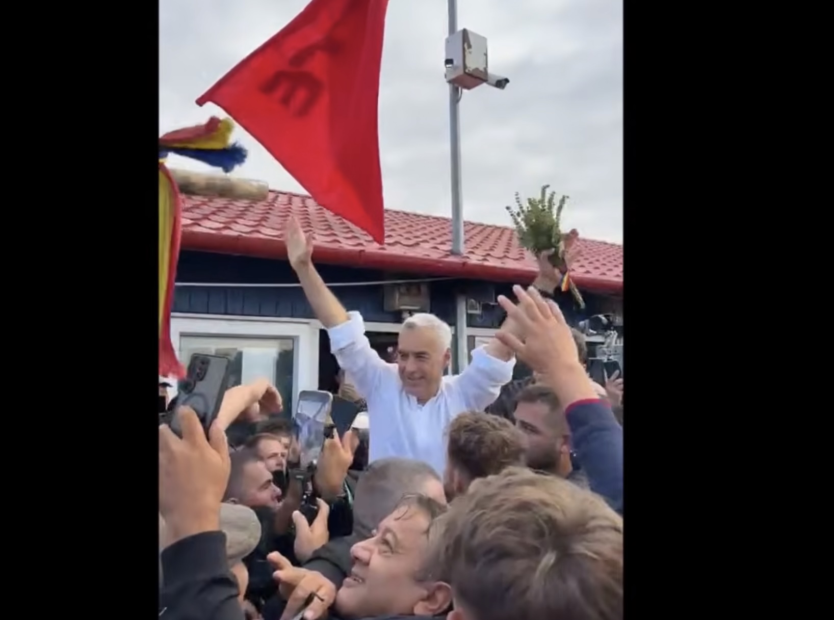 Călin Georgescu a vorbit în piața de vechituri din Oradea: „Sunt într-o lucrare, nu în campanie electorală”