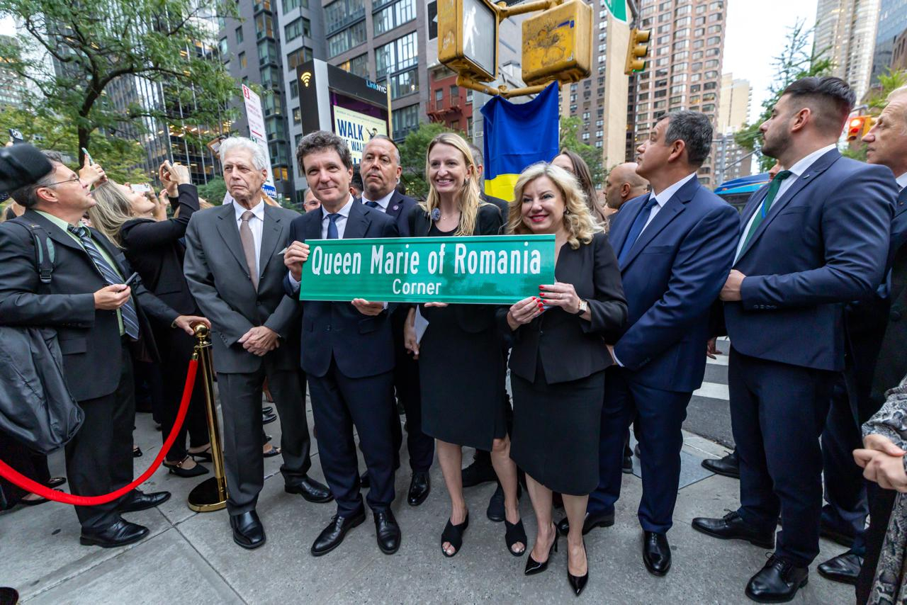 Nicușor Dan și Mirabela Grădinaru au inaugurat la New York intersecția dedicată Reginei Maria