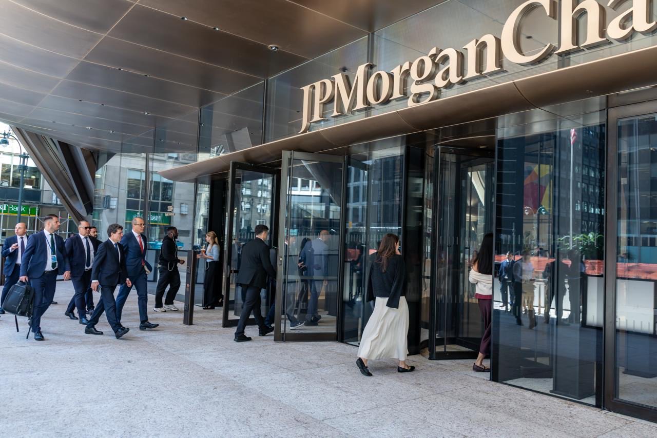 Nicușor Dan s-a întâlnit la New York cu oficialii băncii JPMorgan pentru a discuta despre economia României