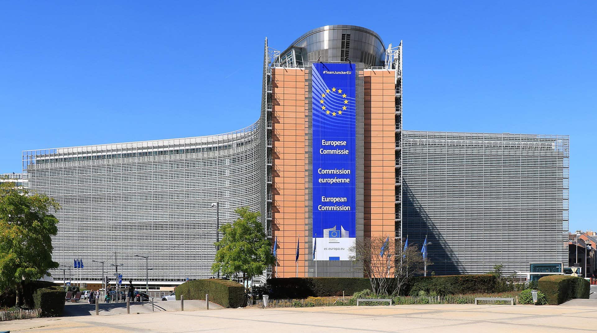 Comisia Europeană vrea să direcționeze 600 de miliarde de euro către industria europeană prin achiziții publice