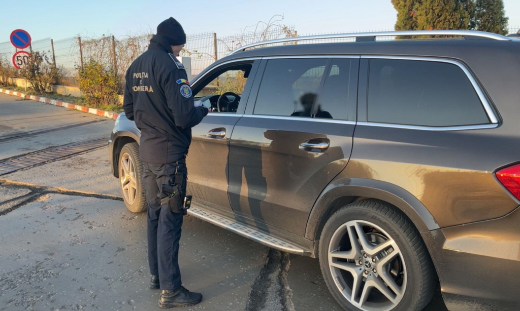 Doi polițiști de la Poliția de Frontieră Borș sunt trimiși în judecată pentru luare de mită
