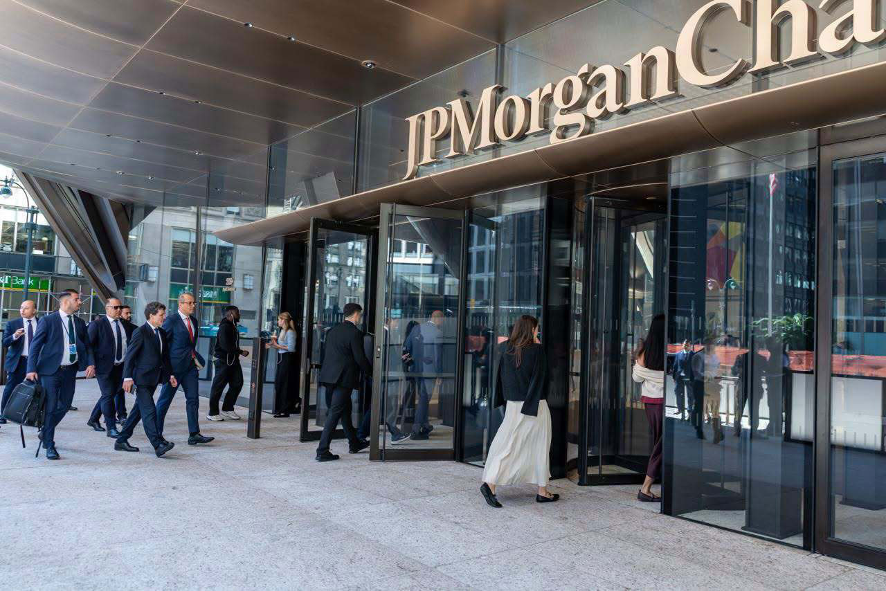 Nicușor Dan și Alexandru Nazare, la sediul JPMorgan: România va reduce deficitul bugetar