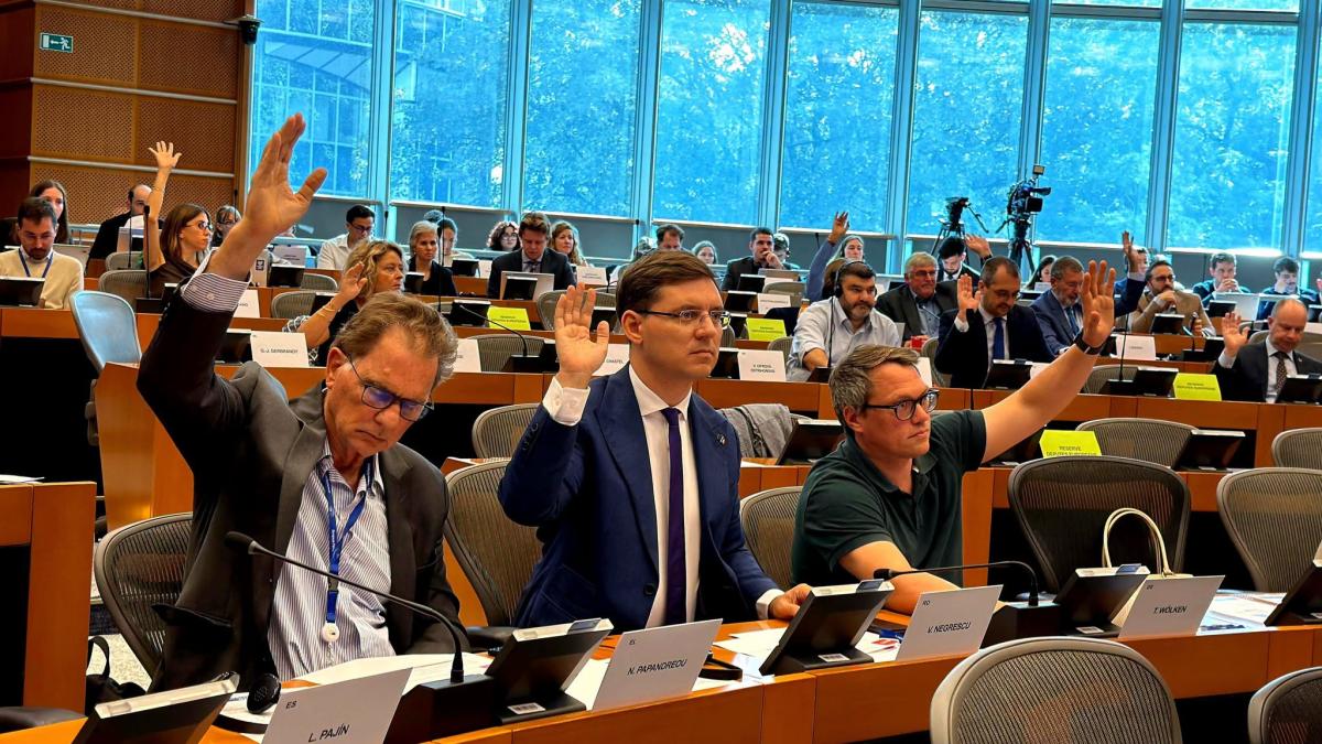 Victor Negrescu este singurul român inclus în lista eurodeputaților cu influență la Bruxelles