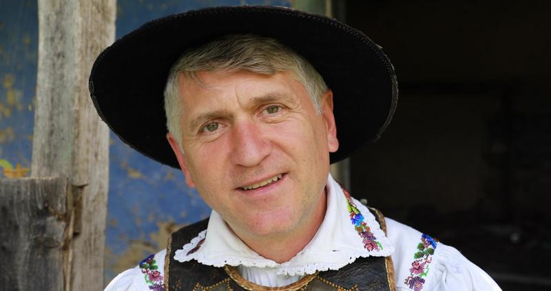 Fostul preot Cristian Pomohaci, vizat de un nou dosar de pornografie infantilă. Percheziții în trei județe