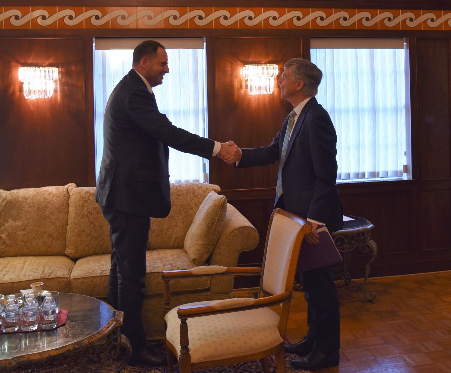 Grindeanu refuză să confirme negocierea cu AUR, dar a recomandat discuții cu reprezentanții formațiunii
