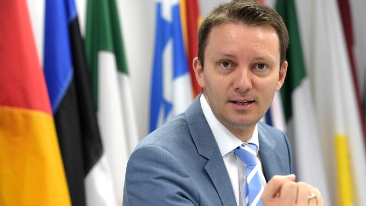 Programul de guvernare PNL-USR-UDMR: Siegfried Mureșan propune revitalizarea căminelor culturale din sate