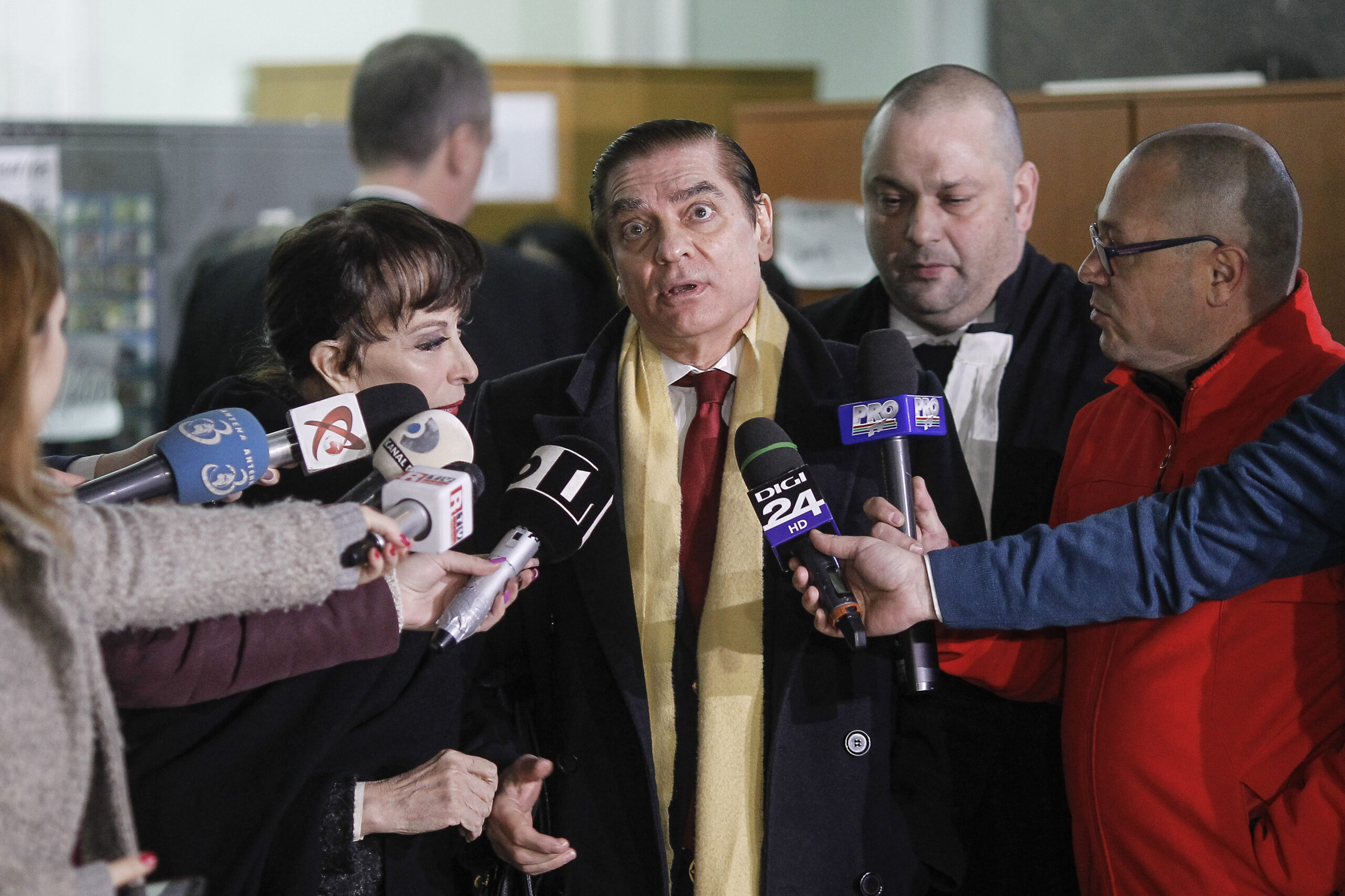 Paul de România cere justiției franceze suspendarea predării către România din motive medicale