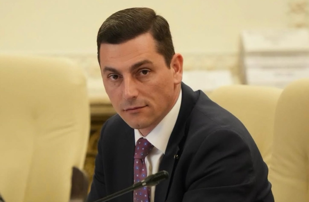 Miza învestirii Cabinetului Mureșan: Riscul de alegeri anticipate dacă nu se obțin cele 233 de voturi