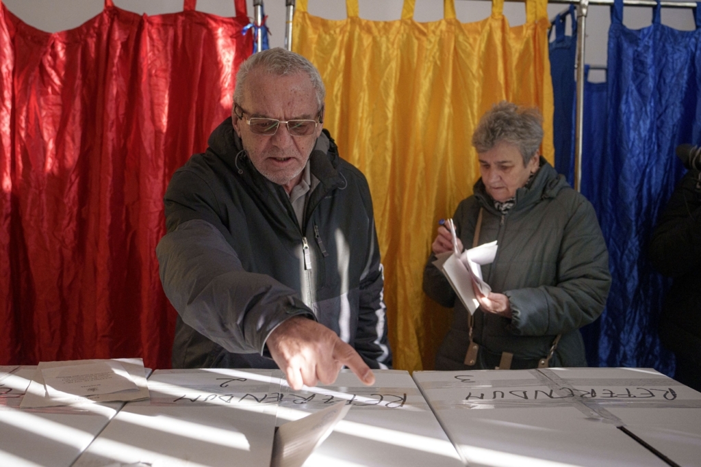 Sondaj Avangarde: Jumătate dintre români consideră că toți politicienii sunt vinovați de situația actuală