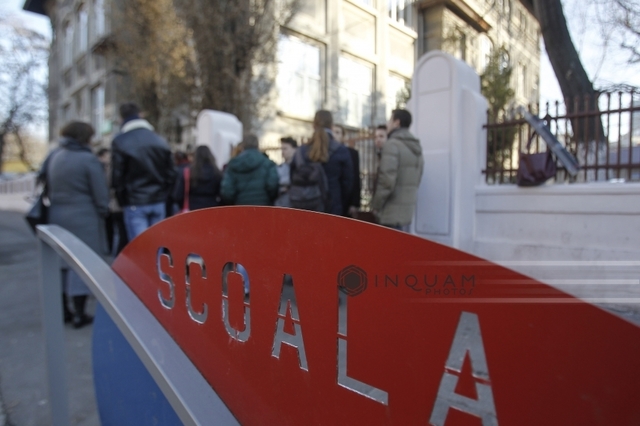 Nicușor Dan a promulgat legea care elimină examenele de admitere organizate de licee