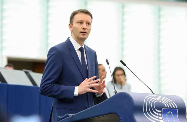 Siegfried Mureșan refuză să își depună mandatul de premier în ciuda presiunilor lui Sorin Grindeanu