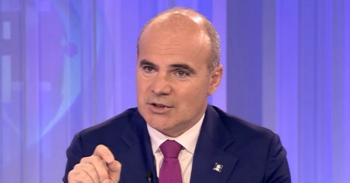 Rareș Bogdan solicită parlamentarilor votul pentru uniformele școlare obligatorii