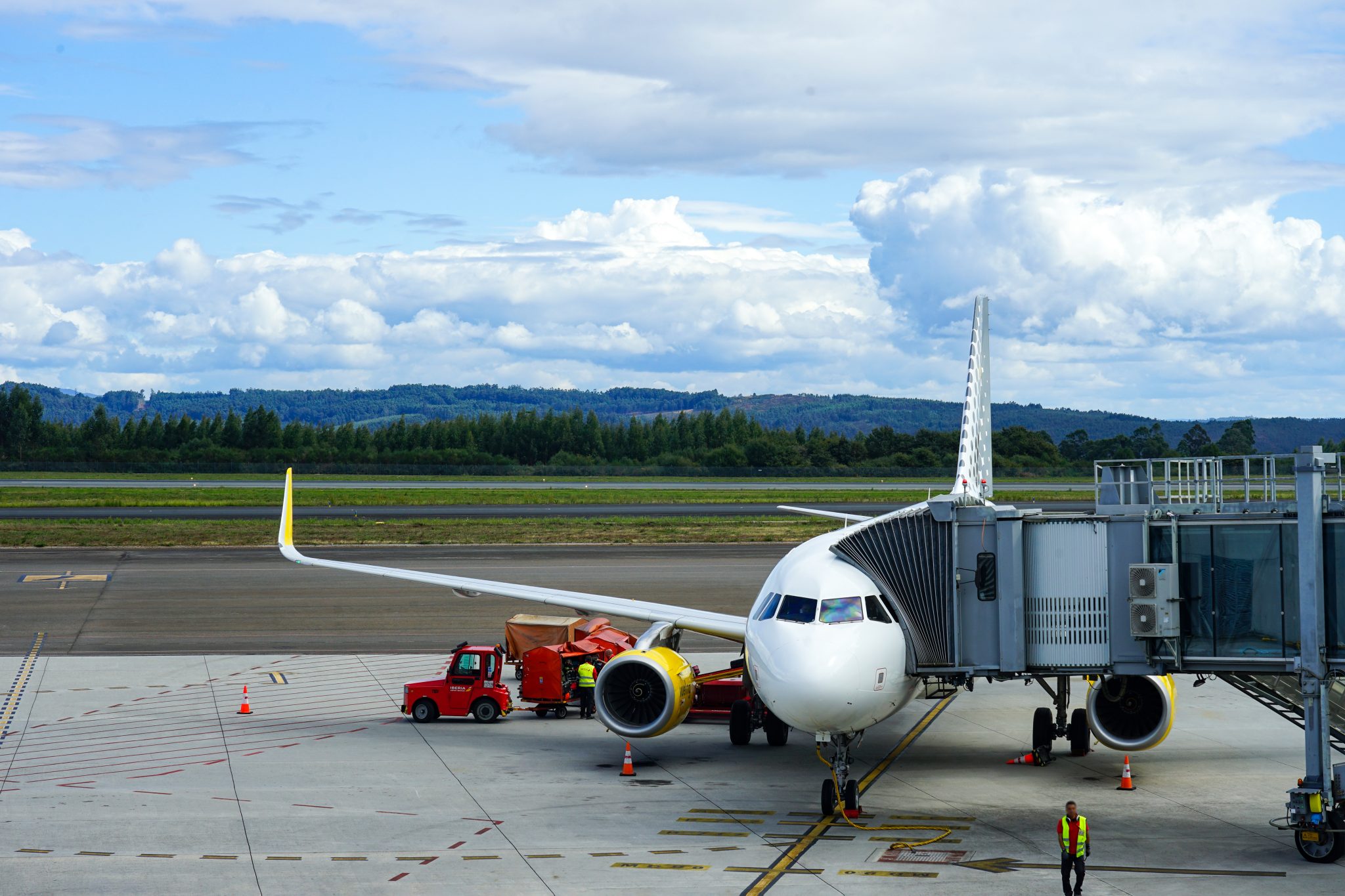 Propuneri radicale în Programul de Guvernare: Privatizarea TAROM și listarea Portului Constanța la Bursă