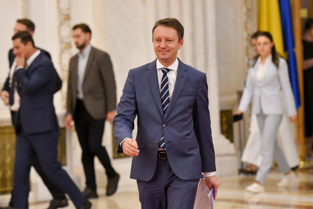 Votul de încredere pentru Guvernul Mureșan a fost stabilit pentru miercuri în Parlament