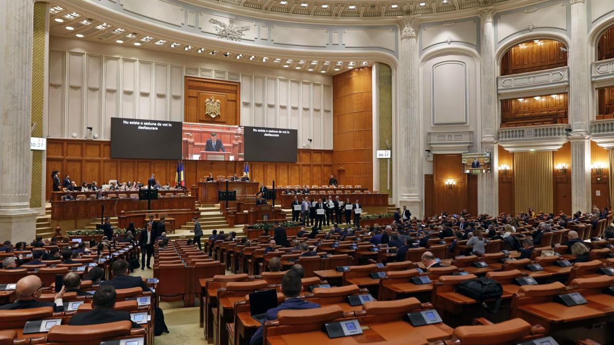 Programul votului de învestitură pentru Guvernul Mureșan: miercuri, la ora 13:00, în Parlament
