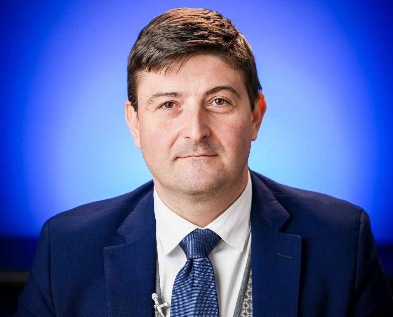 Deputatul USR Alexandru Dumitriu depune plângere penală pentru trădare împotriva lui Grindeanu, Simion și Ivan